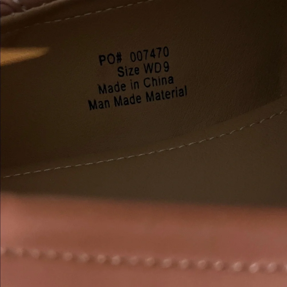 Journee Collection Women's‎ Wide With true comfort, foam slip on Flats Size W 9